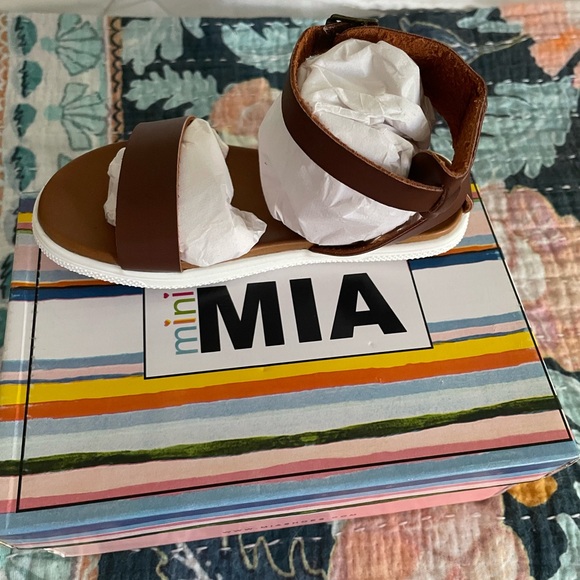 Size 11 Girls’ Mia Sandals, NIB - Picture 1 of 2